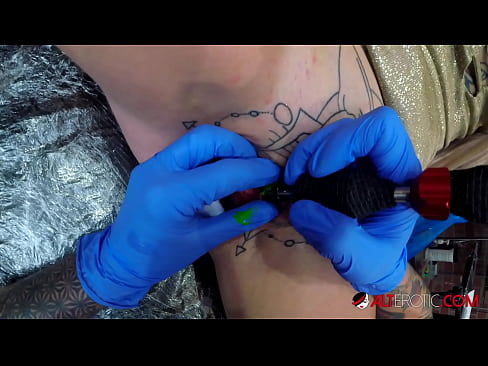 ❤️ Sully Savage, une chaudasse extrêmement tatouée, s'est fait tatouer le clitoris. ❤❌ Porno anal at porn fr.techkoala.top ﹏